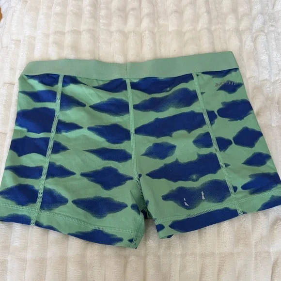 Nike Pro Green and Blue Patterned Shorts - Picture 4 of 4